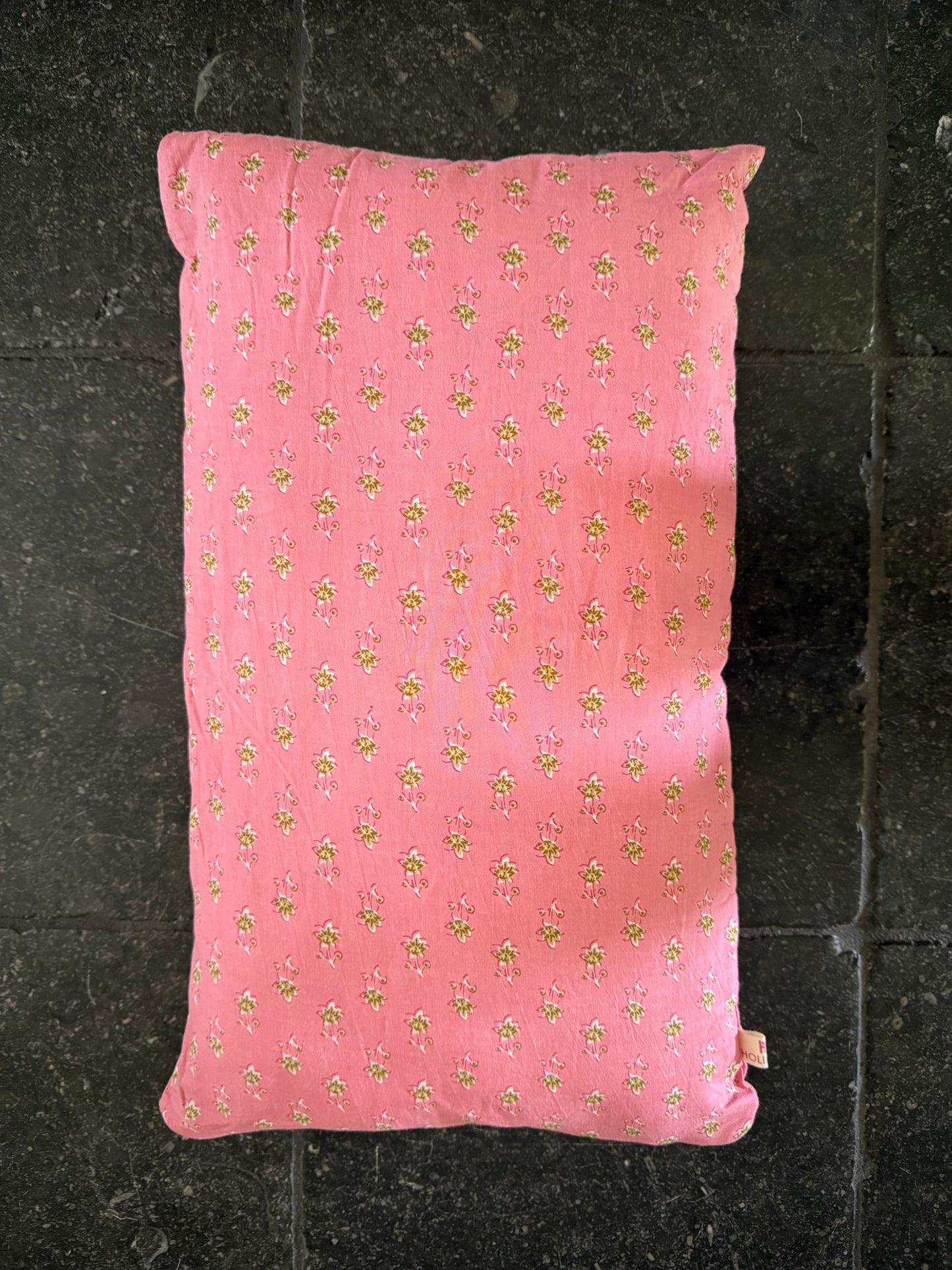 Kussen roze bloem 50 x 30