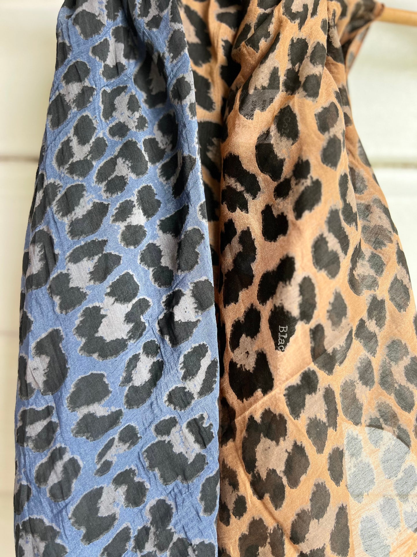 Klein sjaaltje Leo blauw