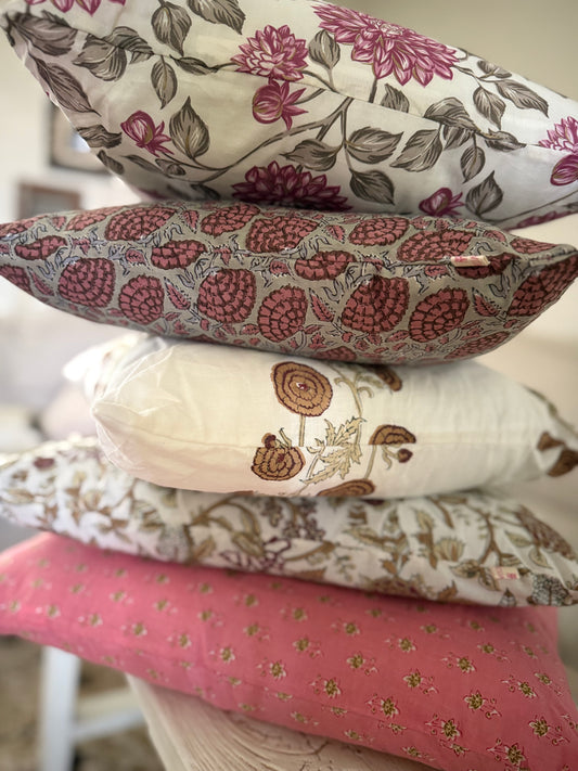 S A L E Kussen roze bloem 50 x 30